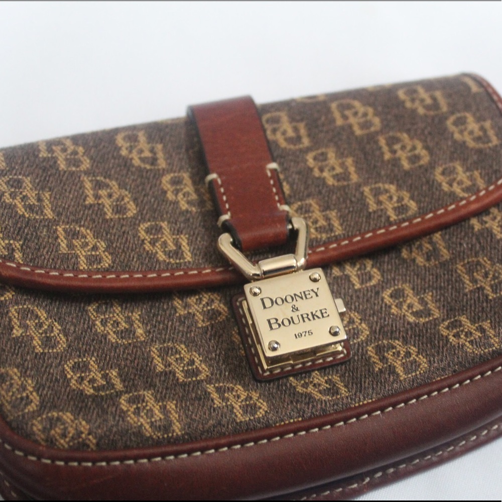 Dooney & Bourke Wristlet (Authentic)
